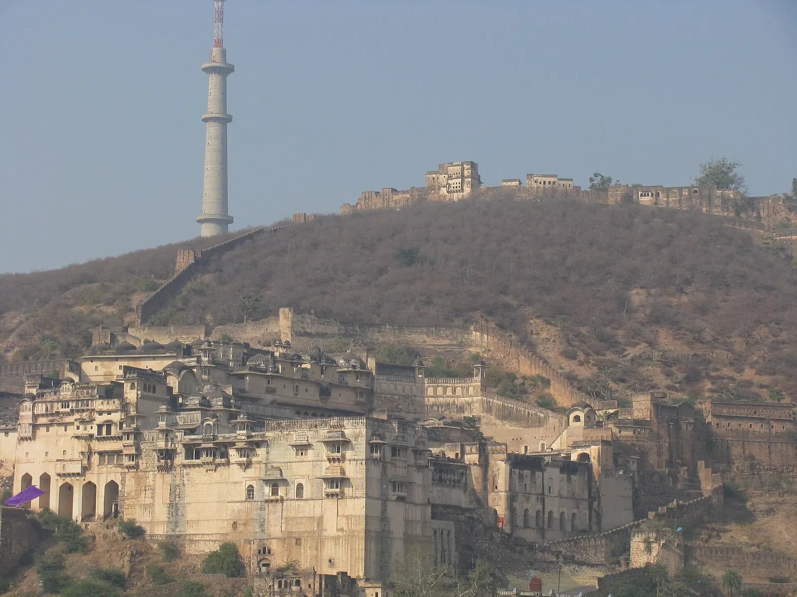 Taragarh Fort and the Garh Palace rising above Bundi's blue-washed old town