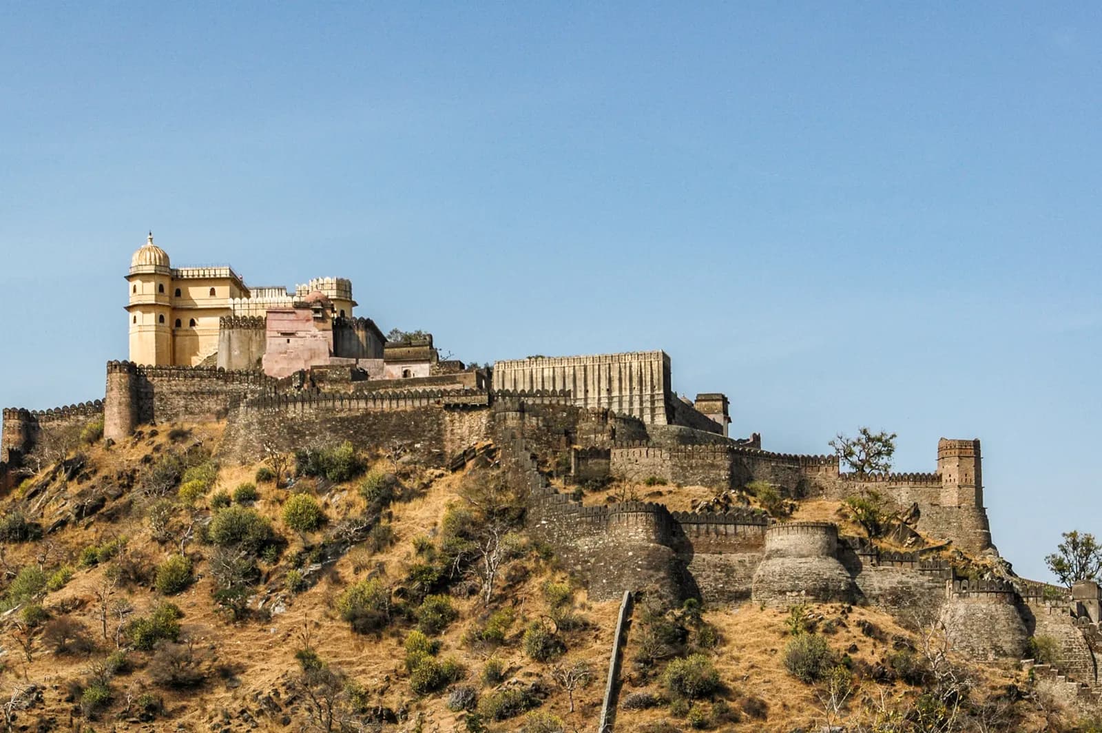 Kumbhalgarh Fort's long stone wall winding over the Aravalli hills