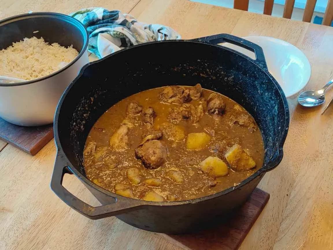 Goan xacuti curry made with roasted coconut masala